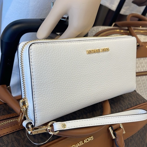 MICHAEL KORS
Leather Continental Wristlet Phone Case Wallet 
Optic White
NWT - Picture 9 of 16